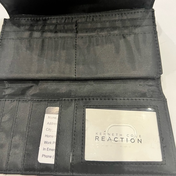 Kenneth Cole womens wallet - Picture 3 of 8